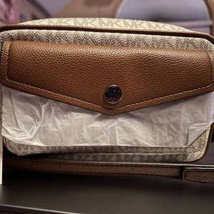 MICHAEL Michael Kors Jet Set Travel camera crossbody